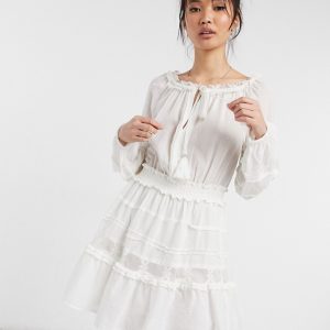 River Island - Hvid smock-kjole med lange ærmer og blondeindsatser