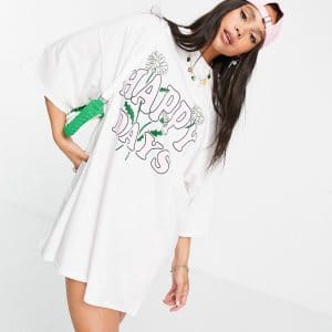 Skinnydip - Hvid T-shirt-kjole med 'Happy Days'-print