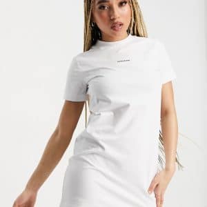 Calvin Klein Jeans - T-shirt-kjole med logo i hvid