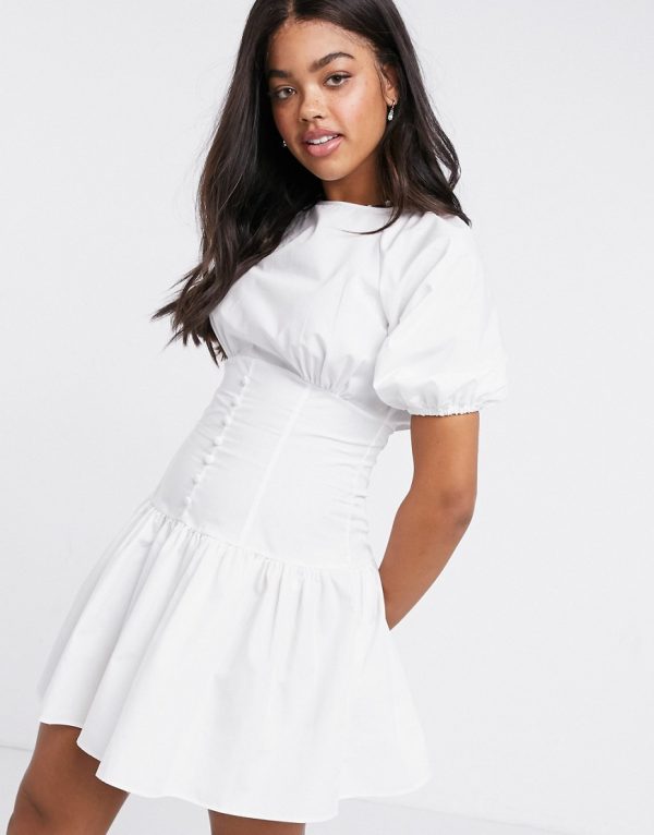 ASOS DESIGN - bomulds poplin mini-kjole med knap talje og pufærmer i hvid